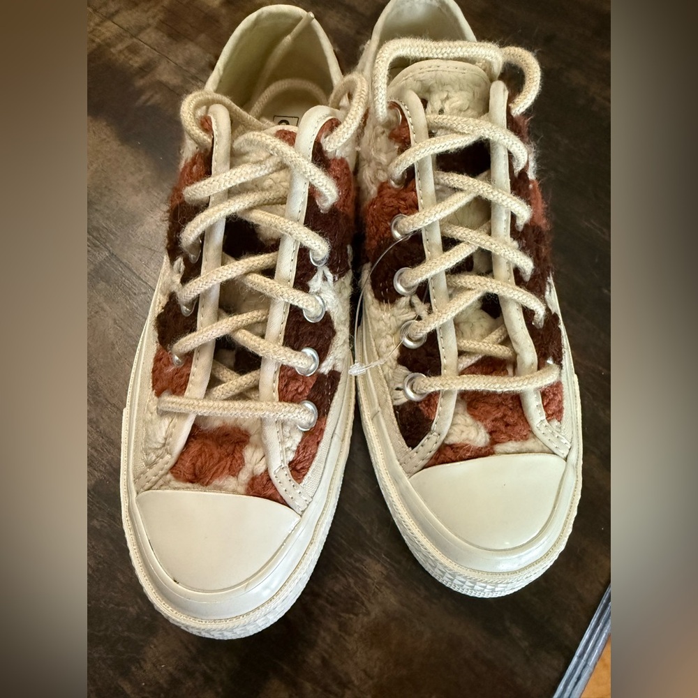 Converse Low Top Sneakers in Cream, Brown, Rust Crochet Pattern - Picture 2 of 9